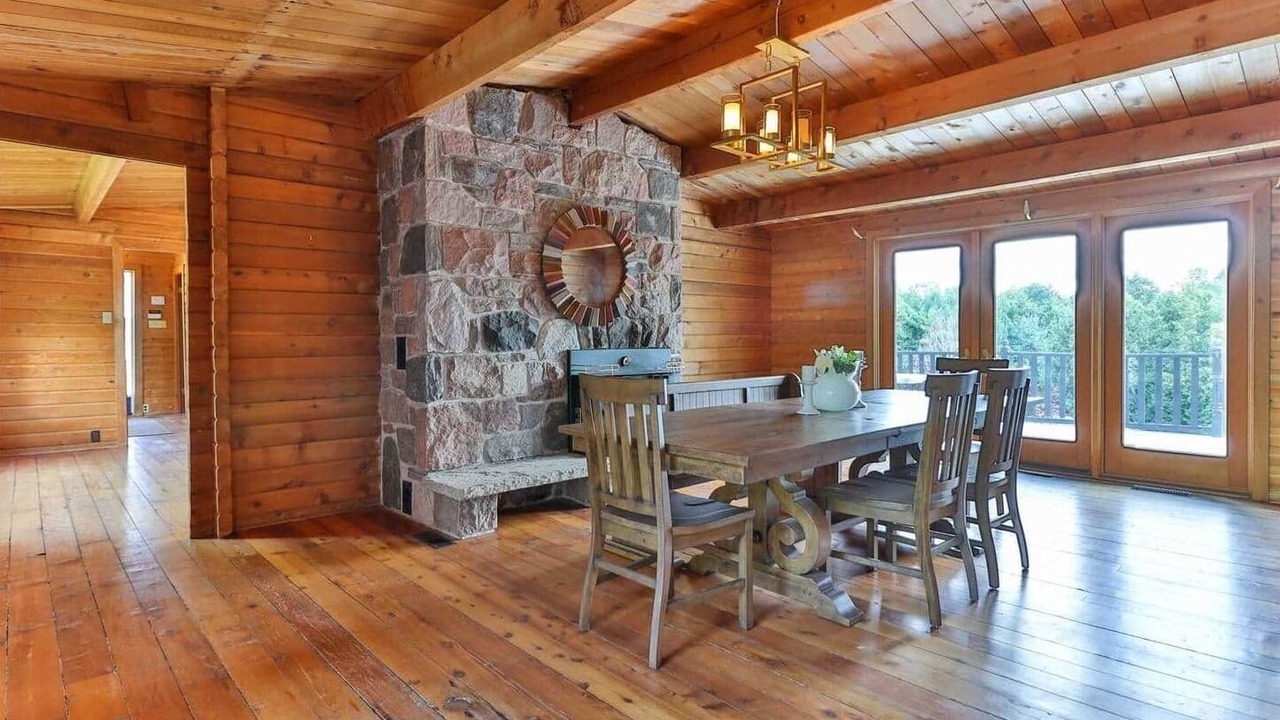 Photo of Livingroom in Pickering
