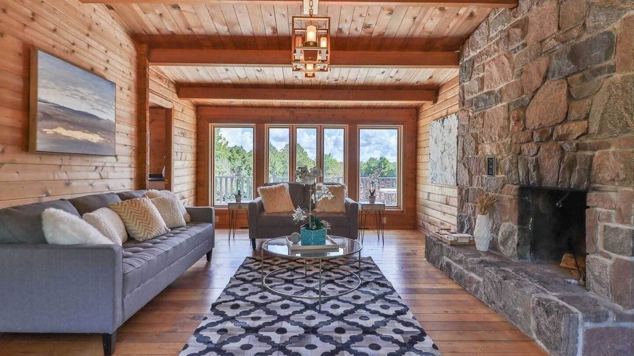 Photo of Livingroom in Pickering