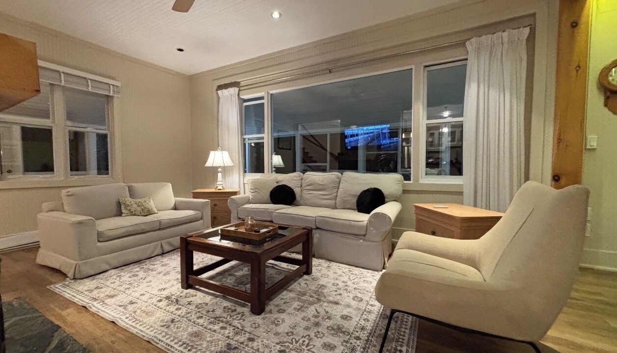 Photo of Livingroom in Muskoka Lakes