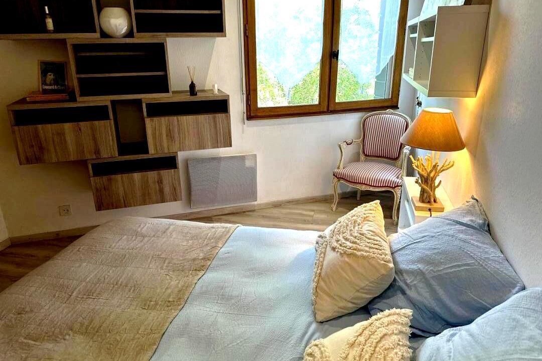 Photo of Bedroom in Poyartin