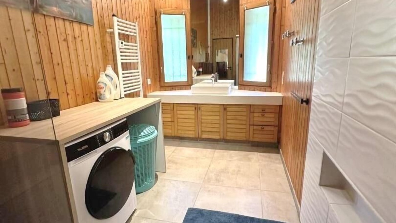 Photo of Bathroom in Poyartin