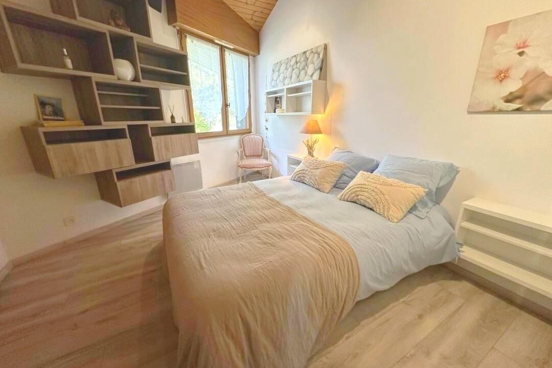 Photo of Bedroom in Poyartin