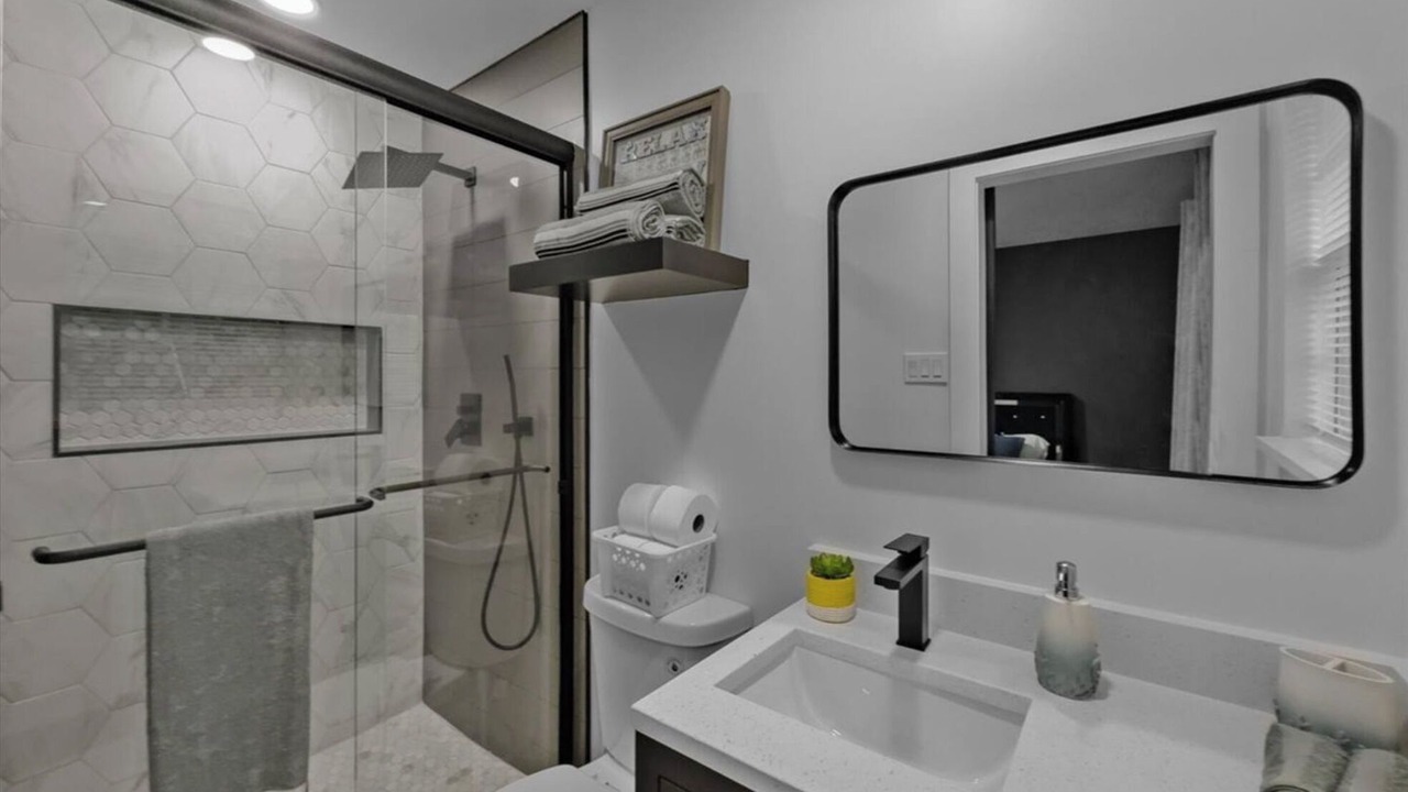 Photo of Bathroom in Central Arlington