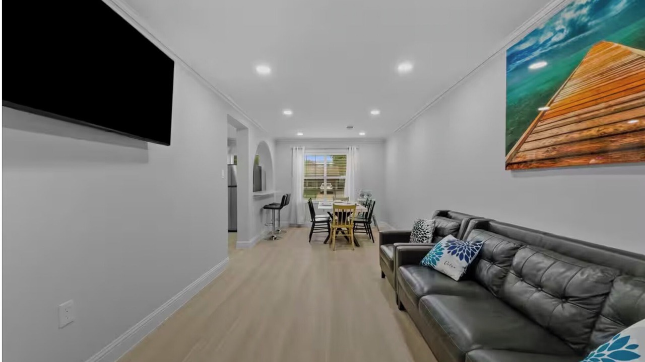 Photo of Livingroom in Central Arlington