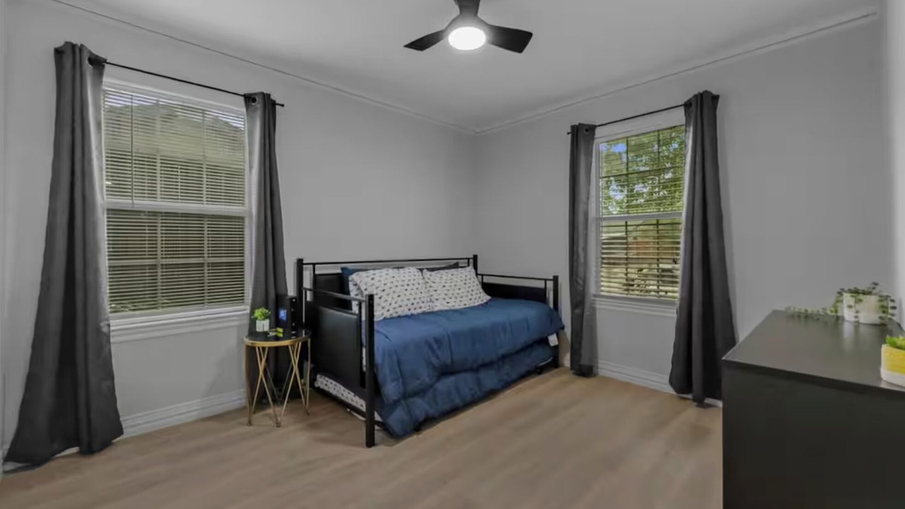 Photo of Bedroom in Central Arlington