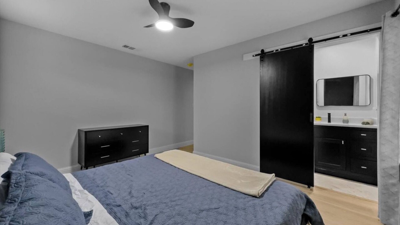 Photo of Bedroom in Central Arlington