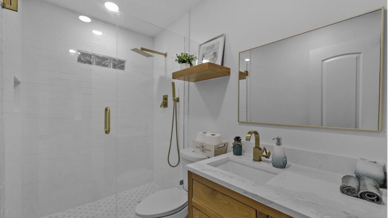 Photo of Bathroom in Central Arlington