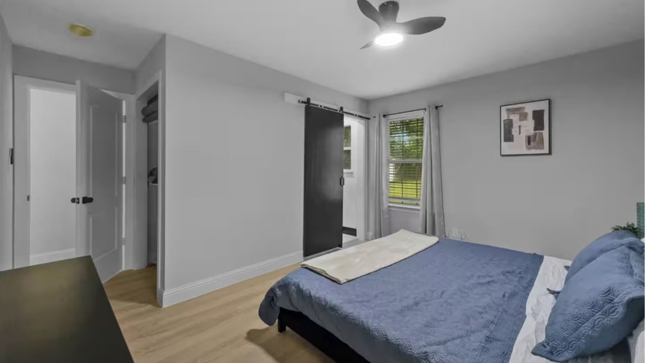 Photo of Bedroom in Central Arlington