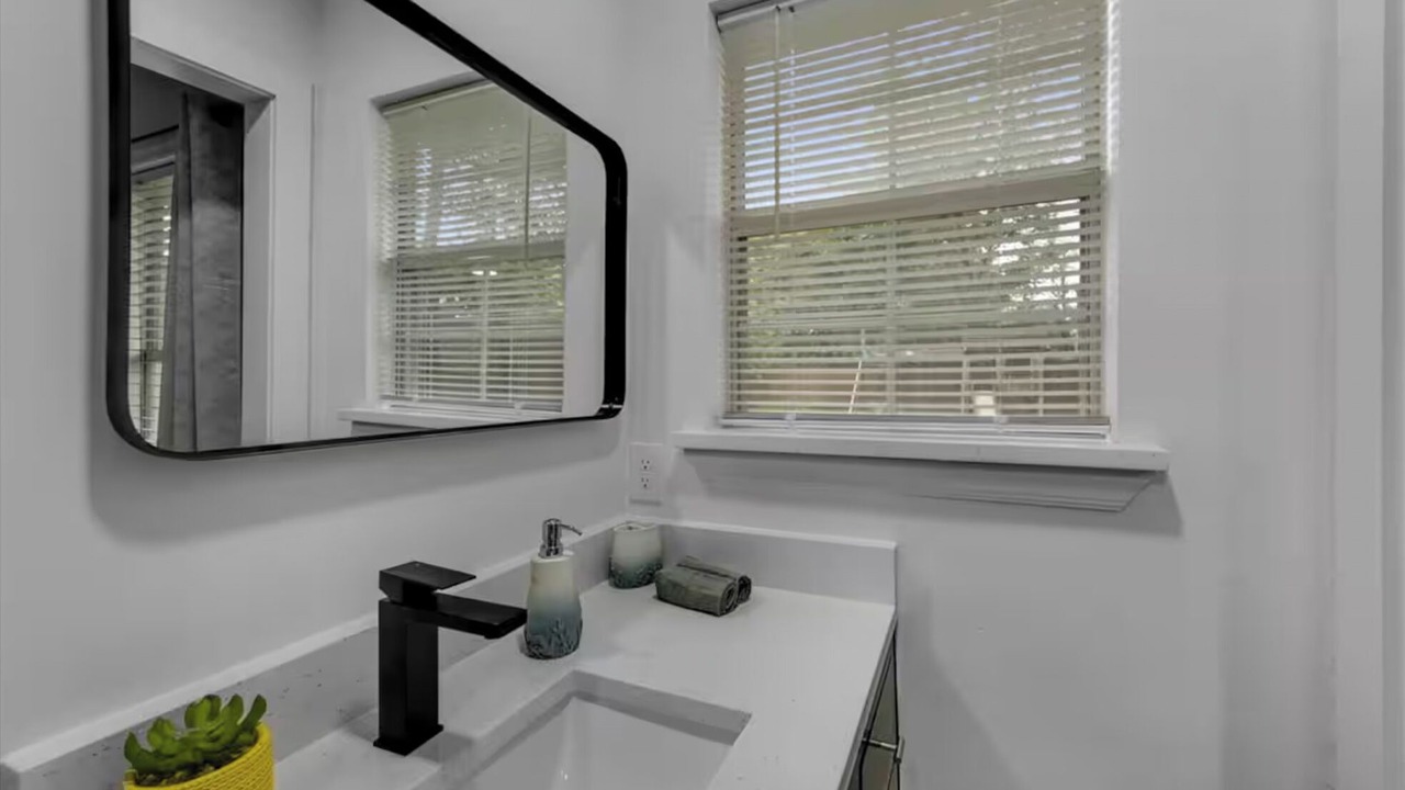 Photo of Bathroom in Central Arlington