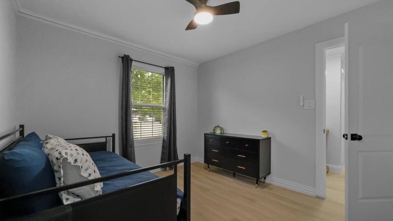 Photo of Bedroom in Central Arlington