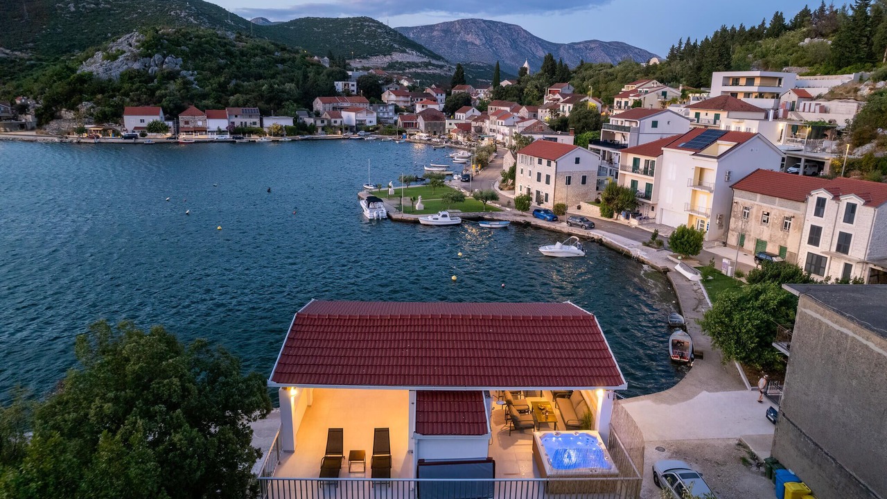 Photo of Others in Ploce
