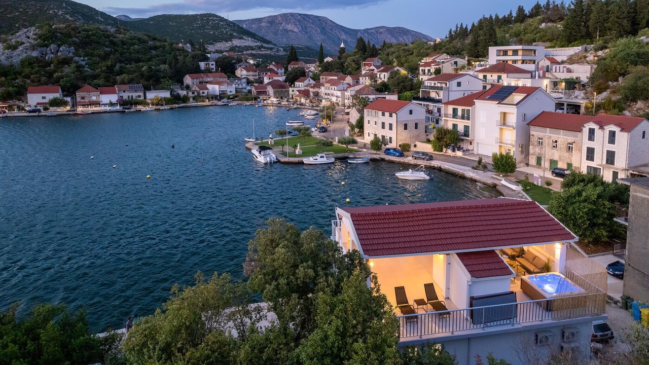 Photo of Others in Ploce
