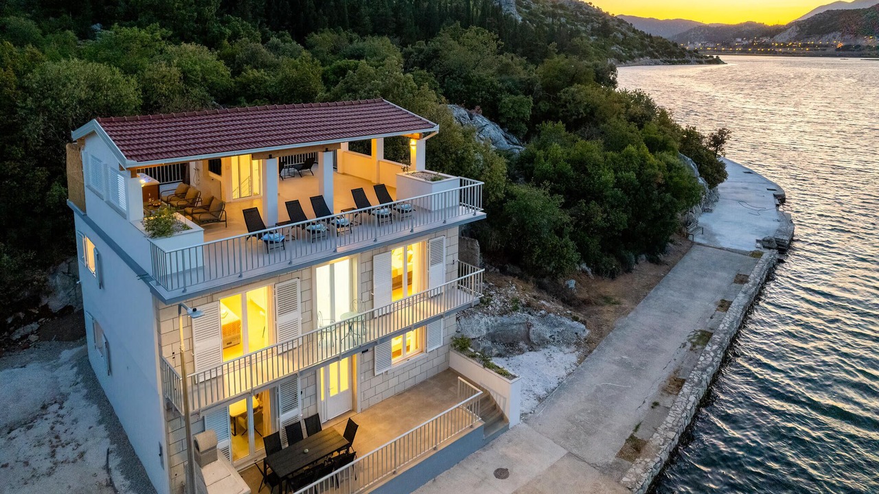 Photo of Others in Ploce