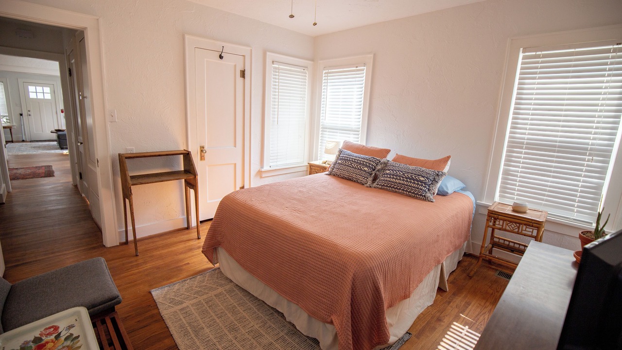 Photo of Bedroom in Crestwood