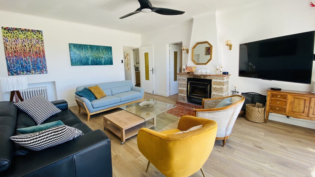 Photo of Livingroom in Entrecasteaux