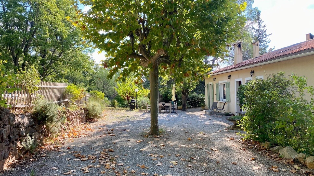 Photo of Patio Balcony in Entrecasteaux