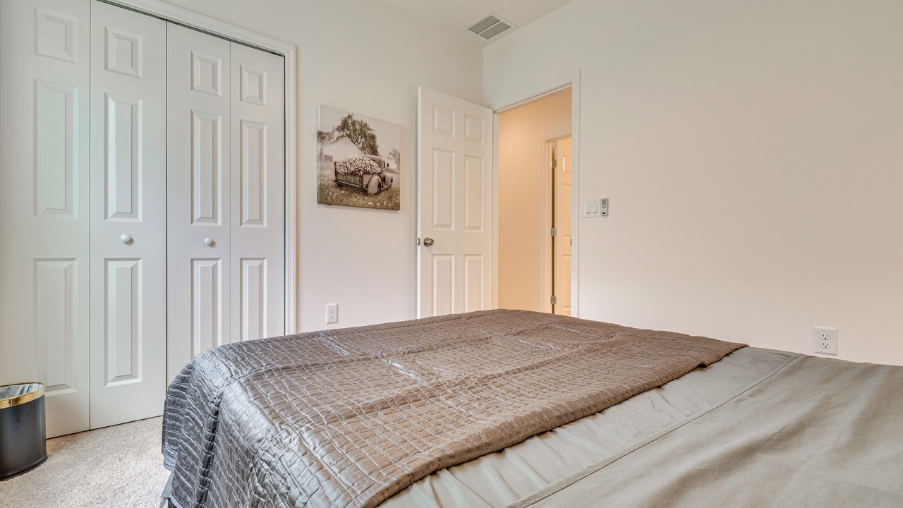 Photo of Bedroom in Groveland