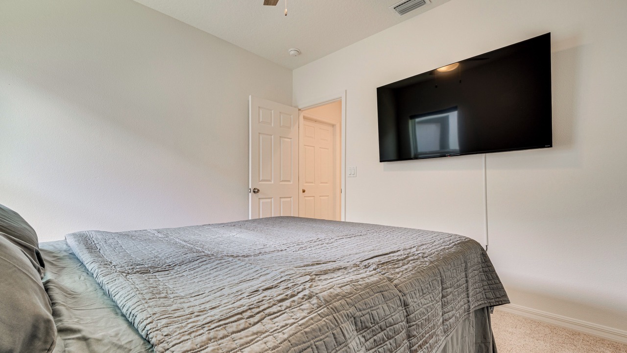 Photo of Bedroom in Groveland