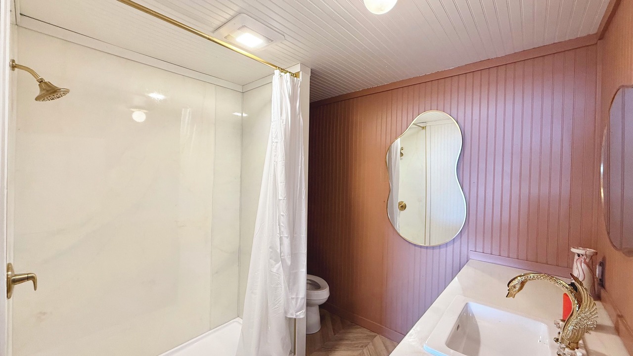 Photo of Bathroom in Dunes City