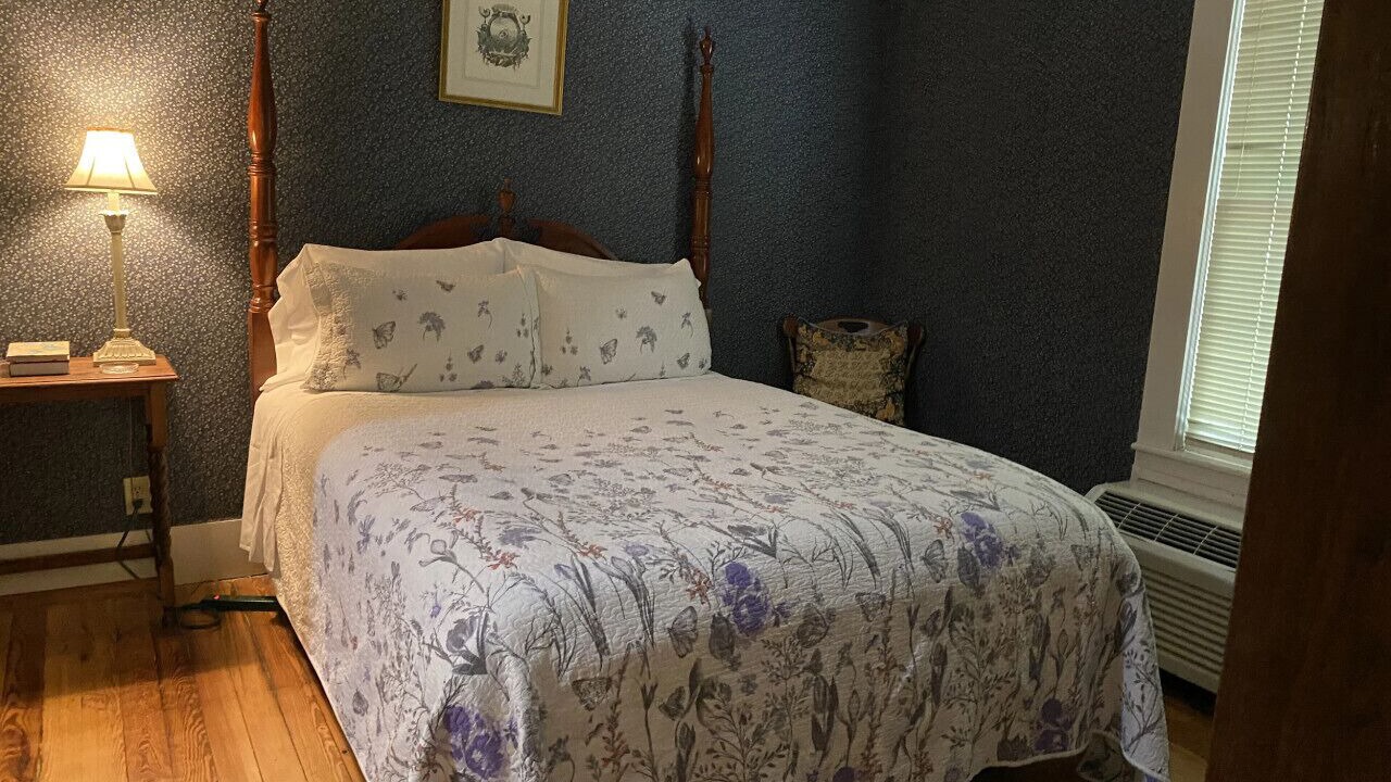 Photo of Bedroom in Glen Rose