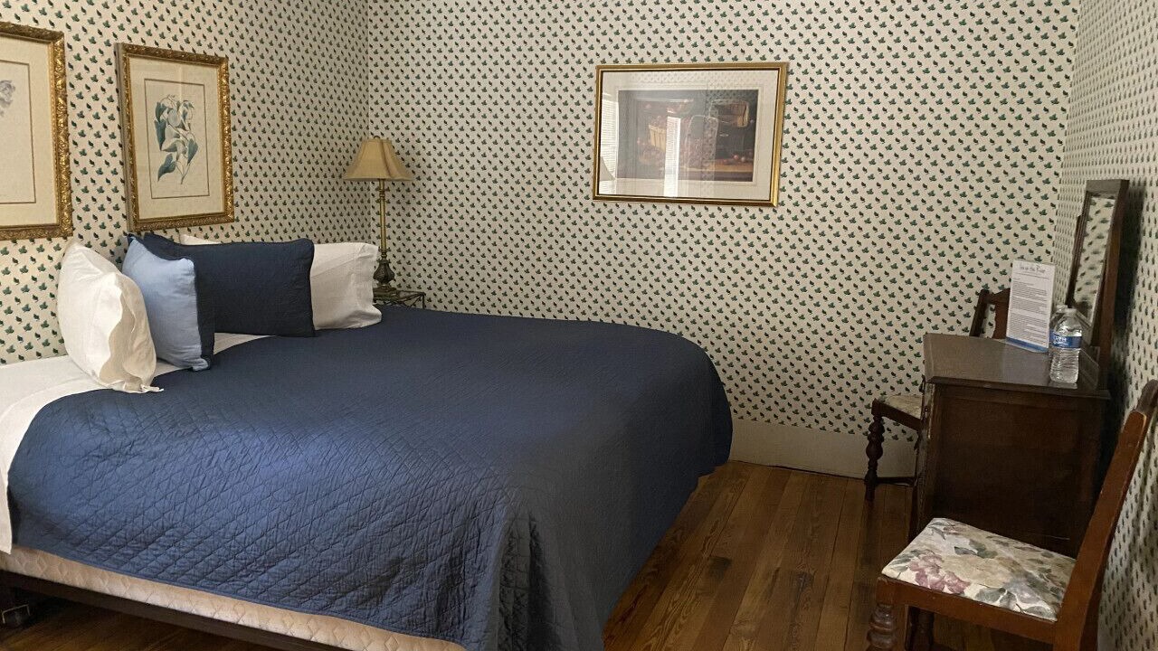 Photo of Bedroom in Glen Rose