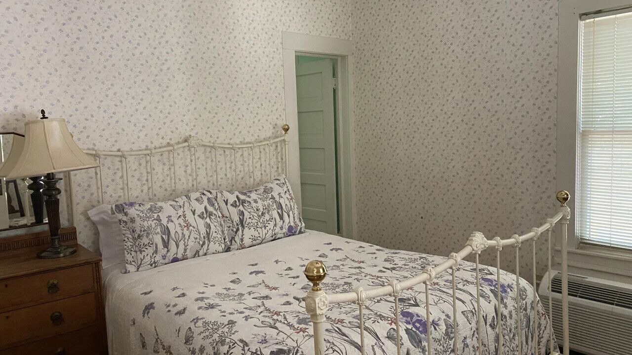 Photo of Bedroom in Glen Rose