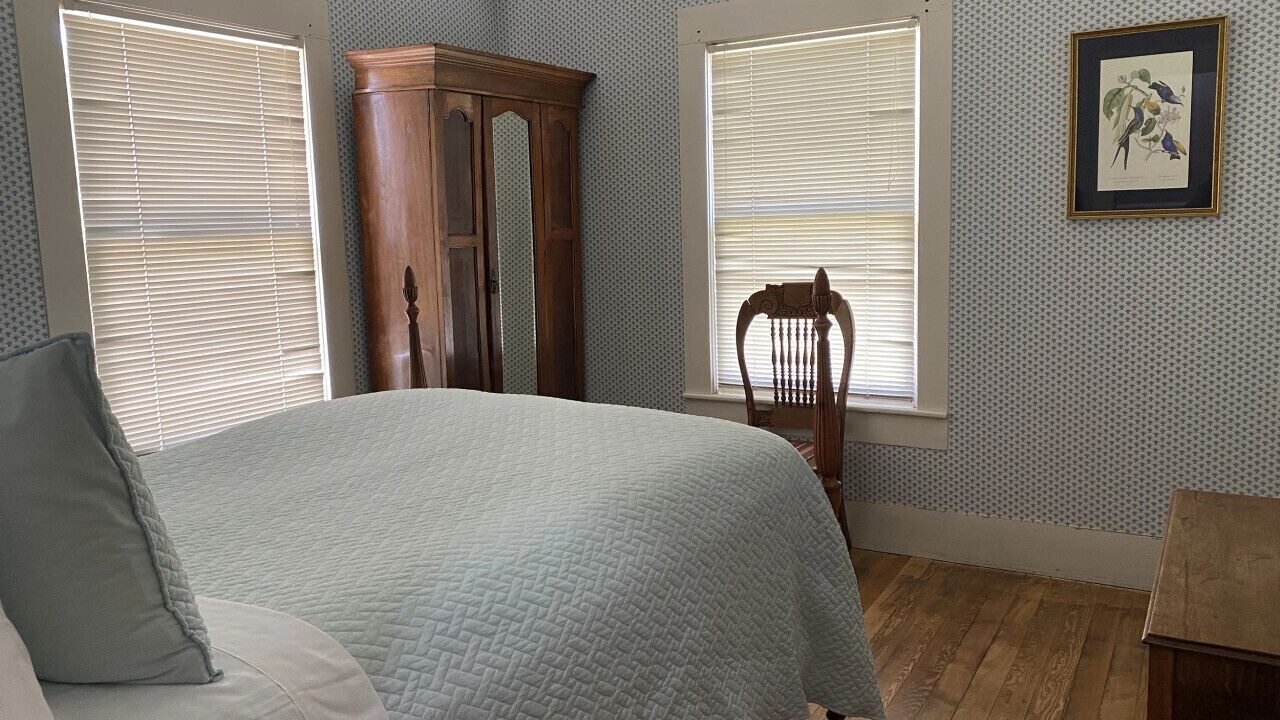 Photo of Bedroom in Glen Rose