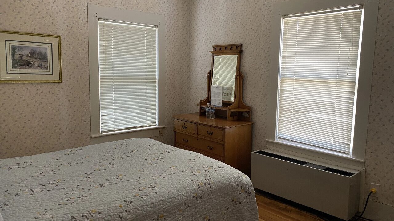 Photo of Bedroom in Glen Rose