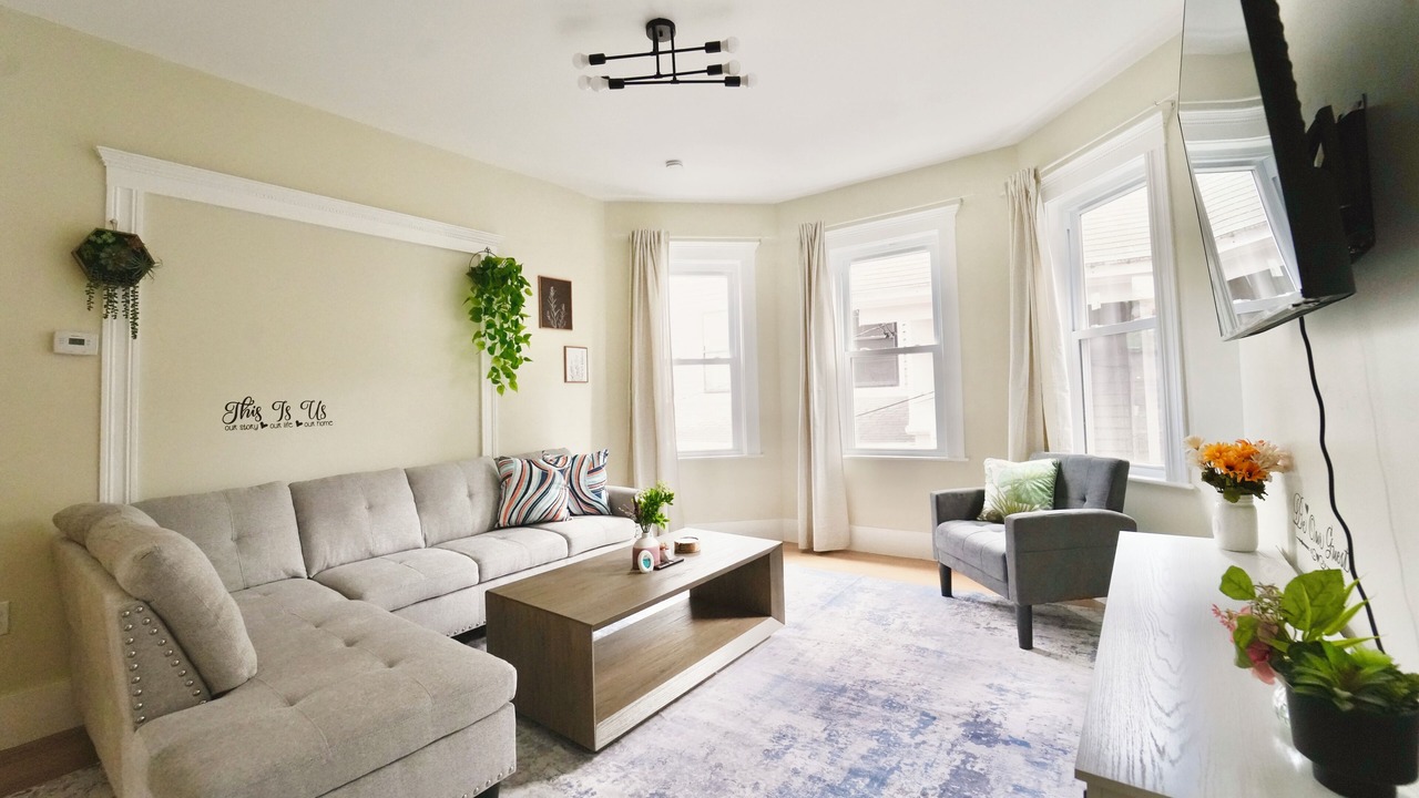 Photo of Livingroom in East Somerville