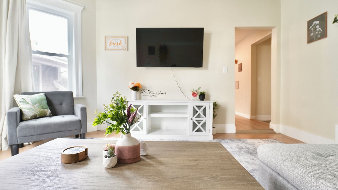 Photo of Livingroom in East Somerville