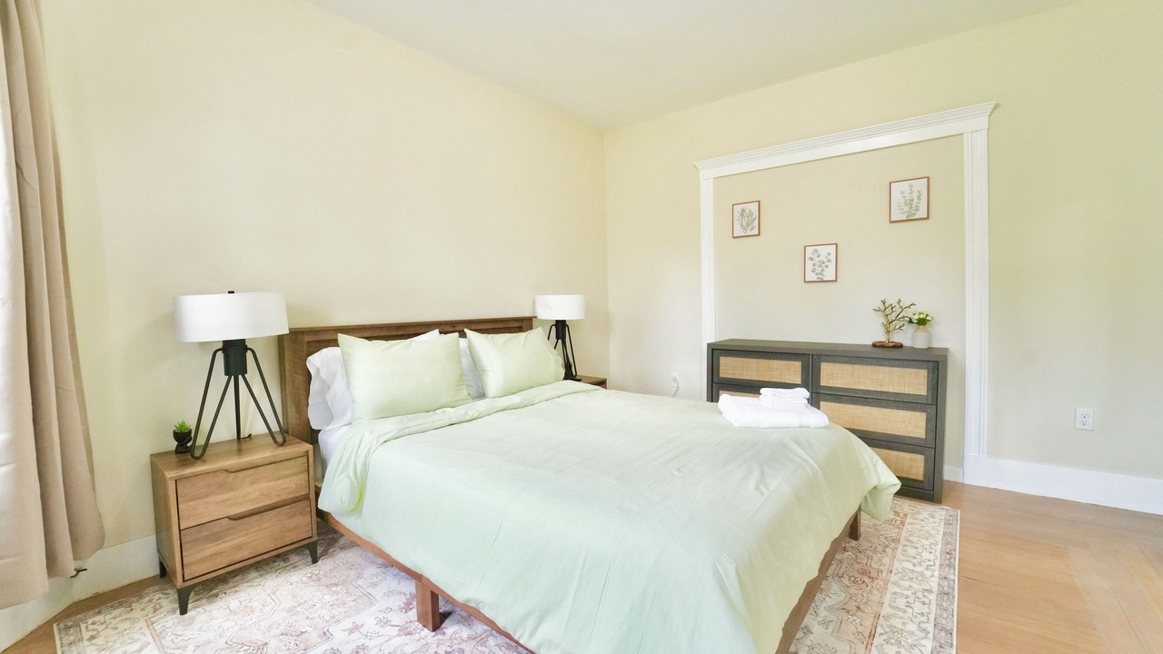 Photo of Bedroom in East Somerville