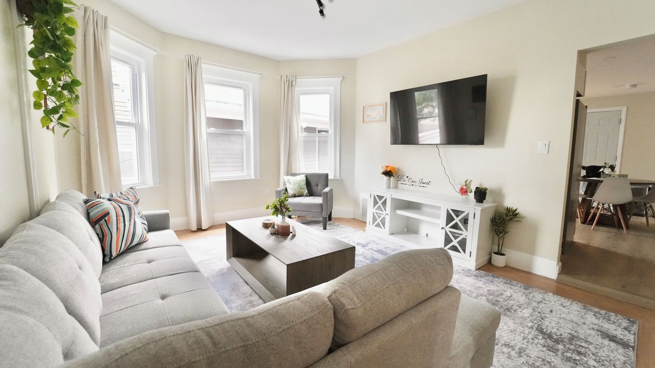 Photo of Livingroom in East Somerville