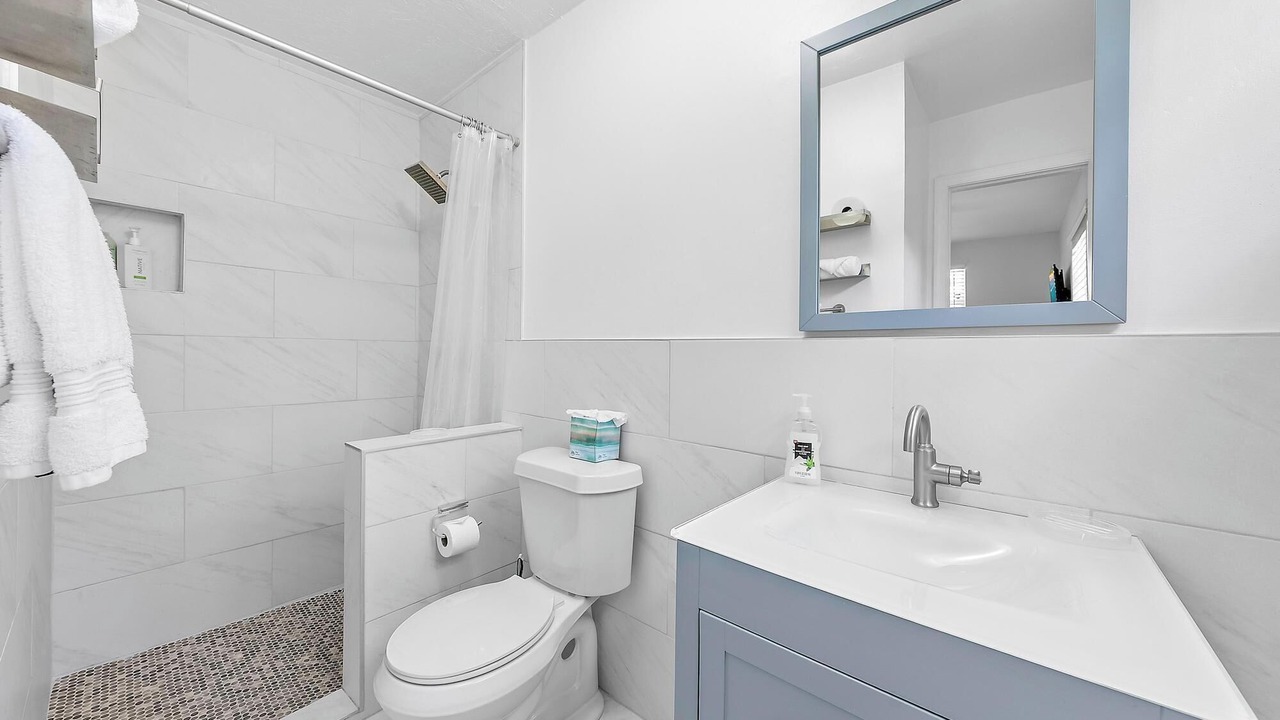 Photo of Bathroom in Poiciana Park II