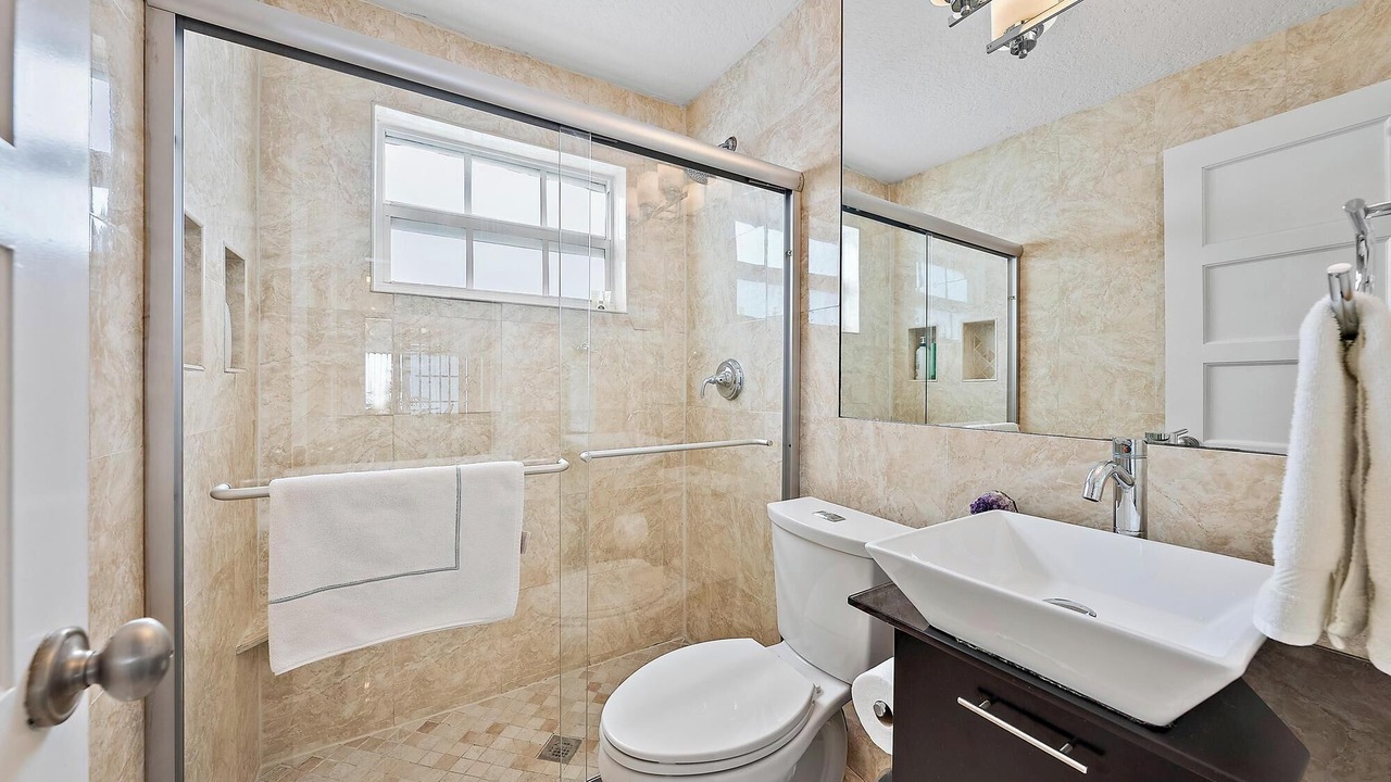 Photo of Bathroom in Poiciana Park II
