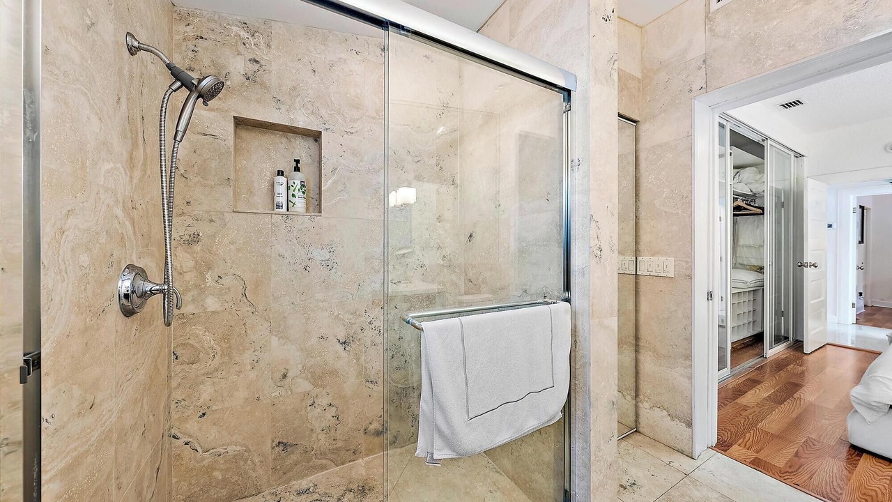 Photo of Bathroom in Poiciana Park II