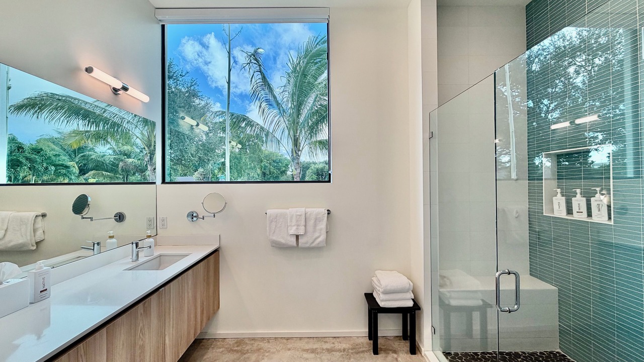 Photo of Bathroom in Tropic Palms