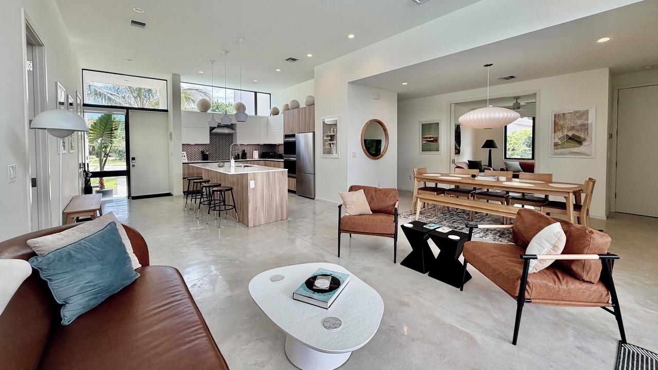 Photo of Livingroom in Tropic Palms