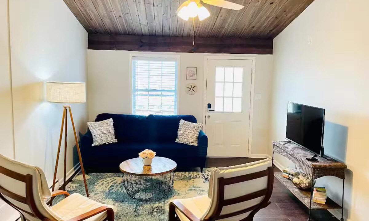 Photo of Livingroom in Atlantic Beach