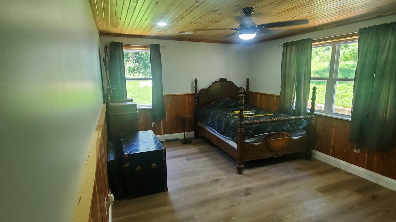 Photo of Bedroom in Davisville