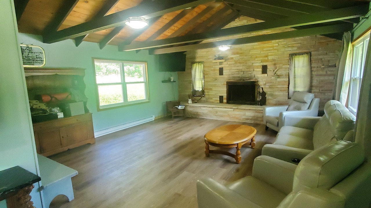 Photo of Livingroom in Davisville