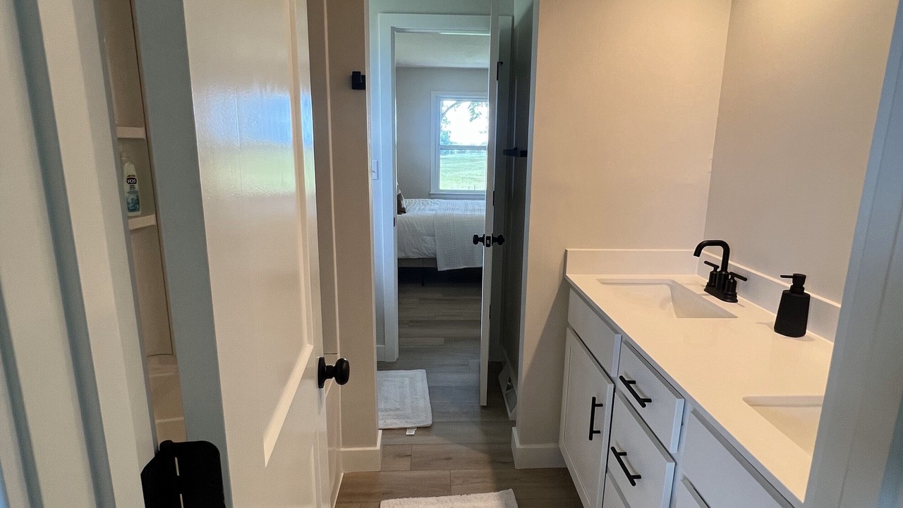 Photo of Bedroom in Boonville