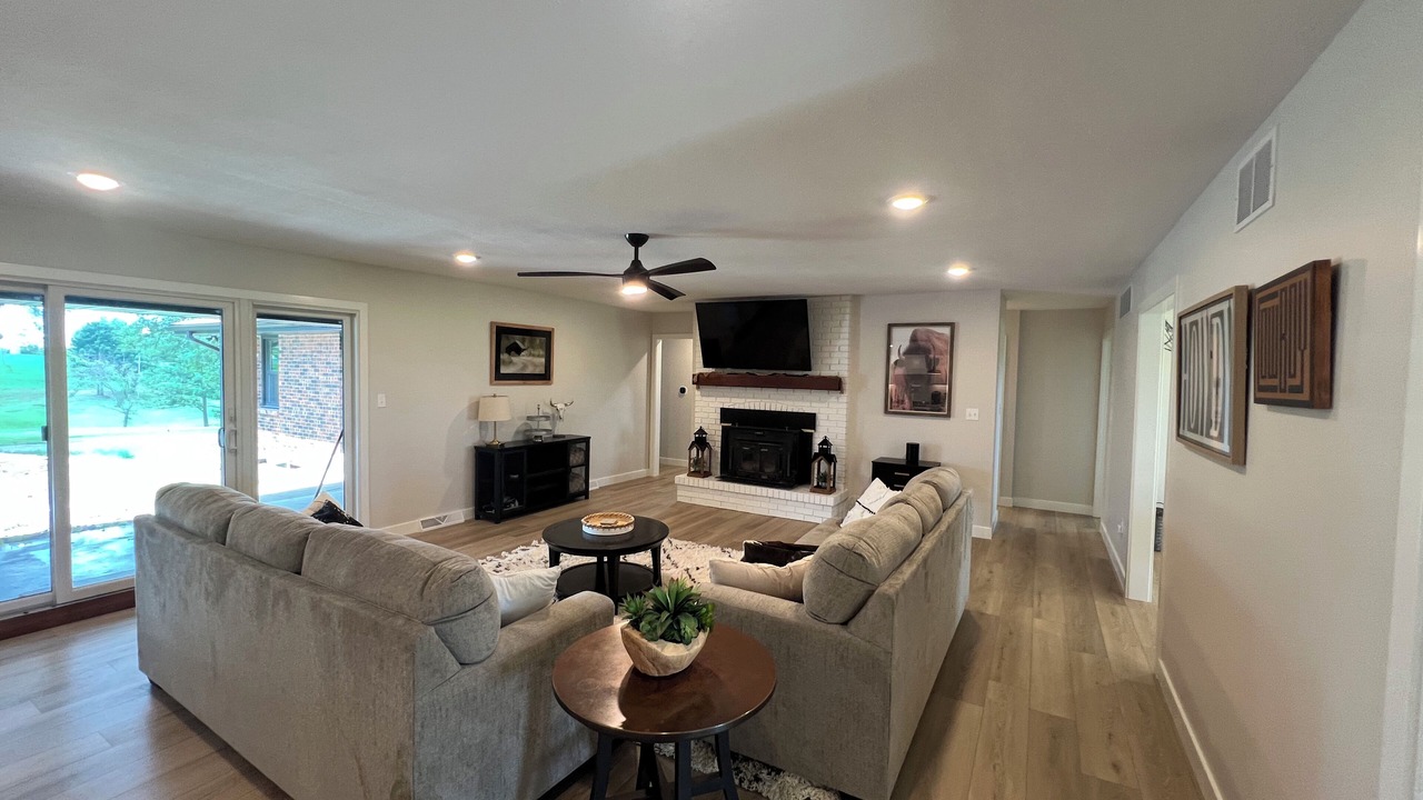Photo of Livingroom in Boonville