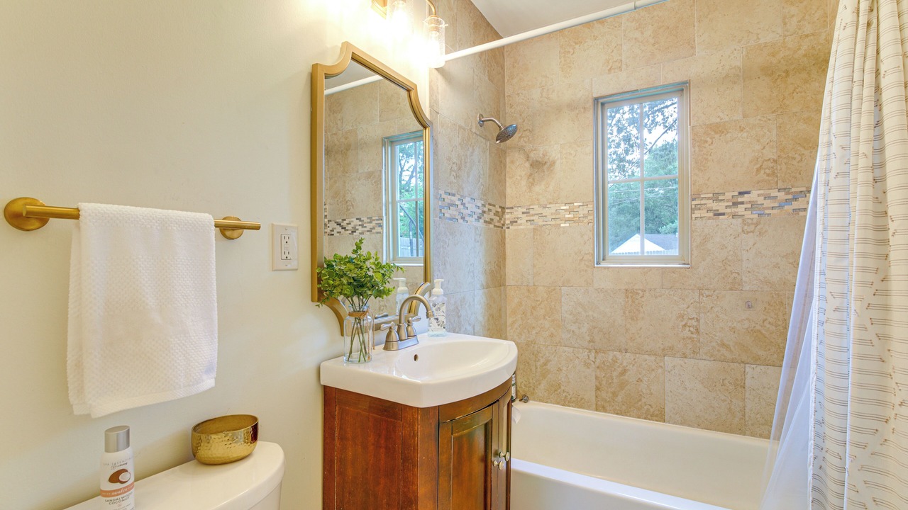 Photo of Bathroom in East Memphis
