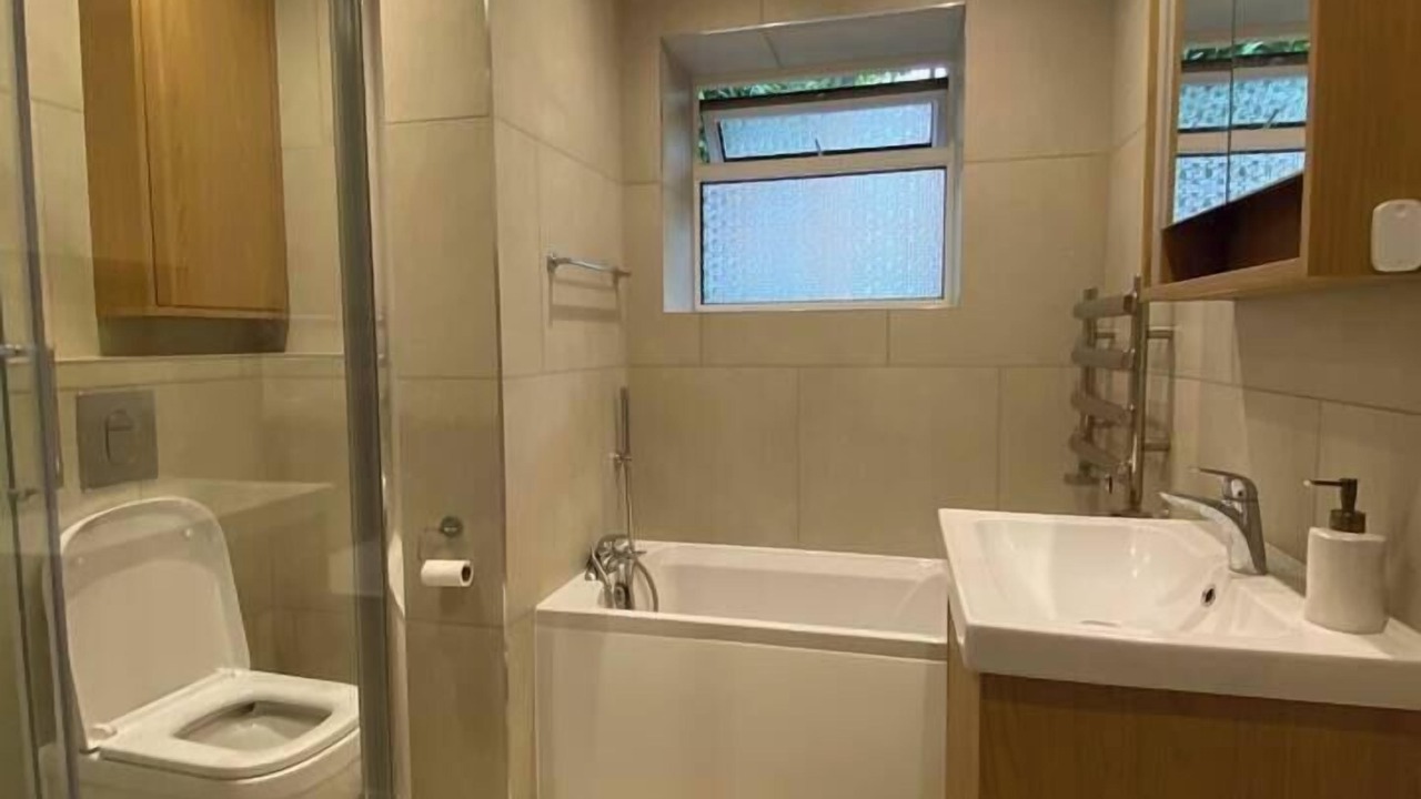 Photo of Others in Hoxton West