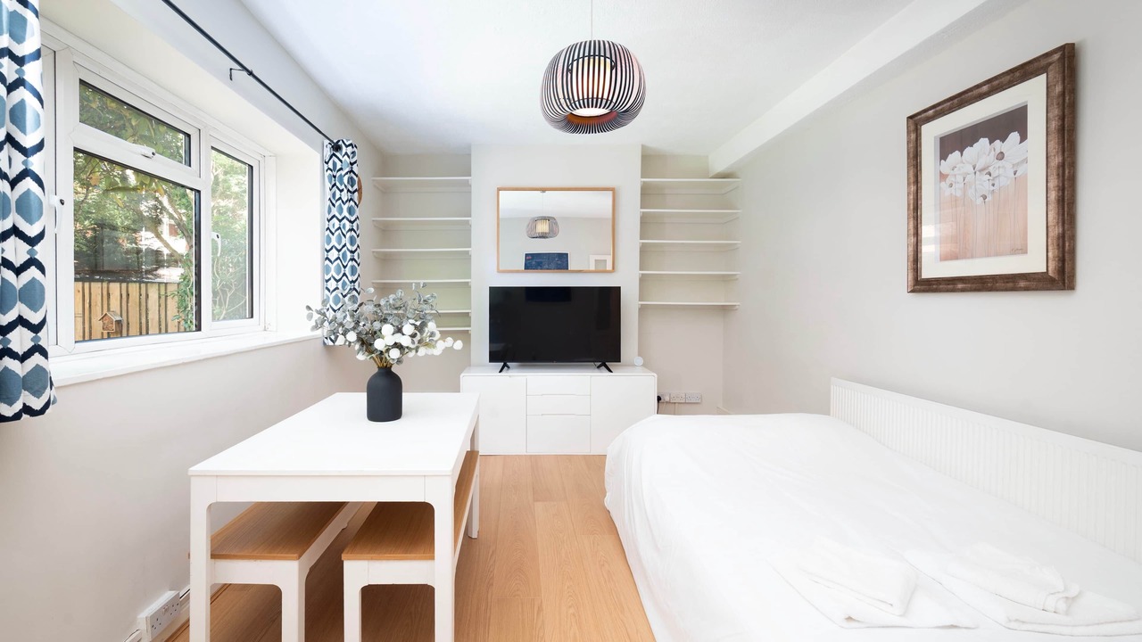 Photo of Others in Hoxton West