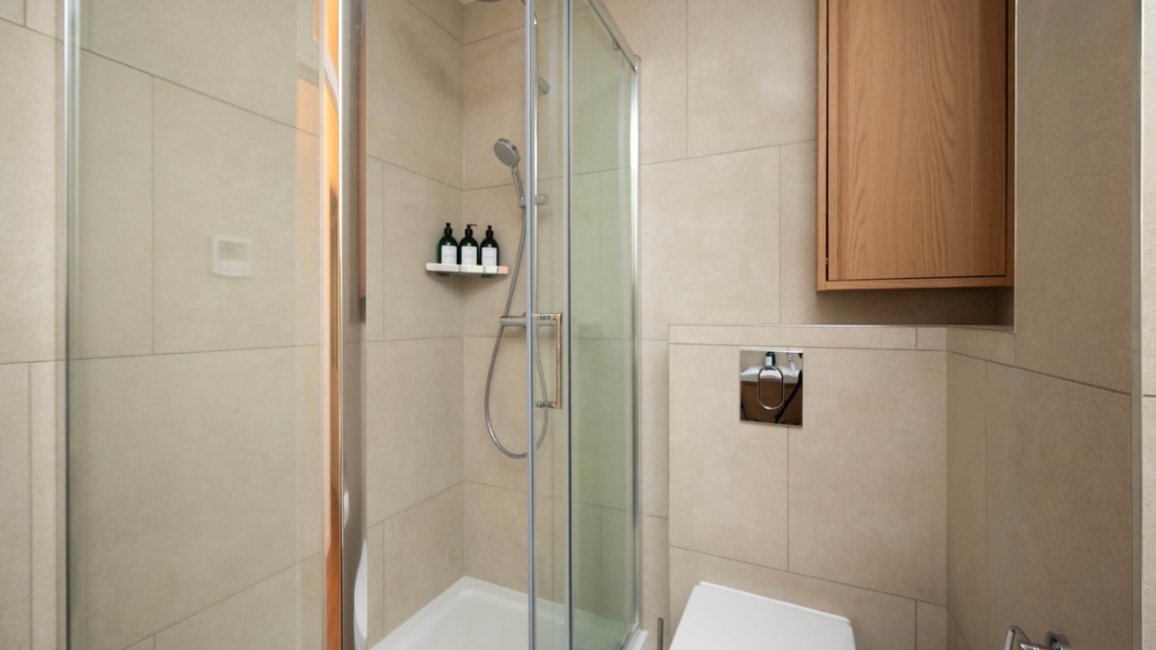 Photo of Others in Hoxton West