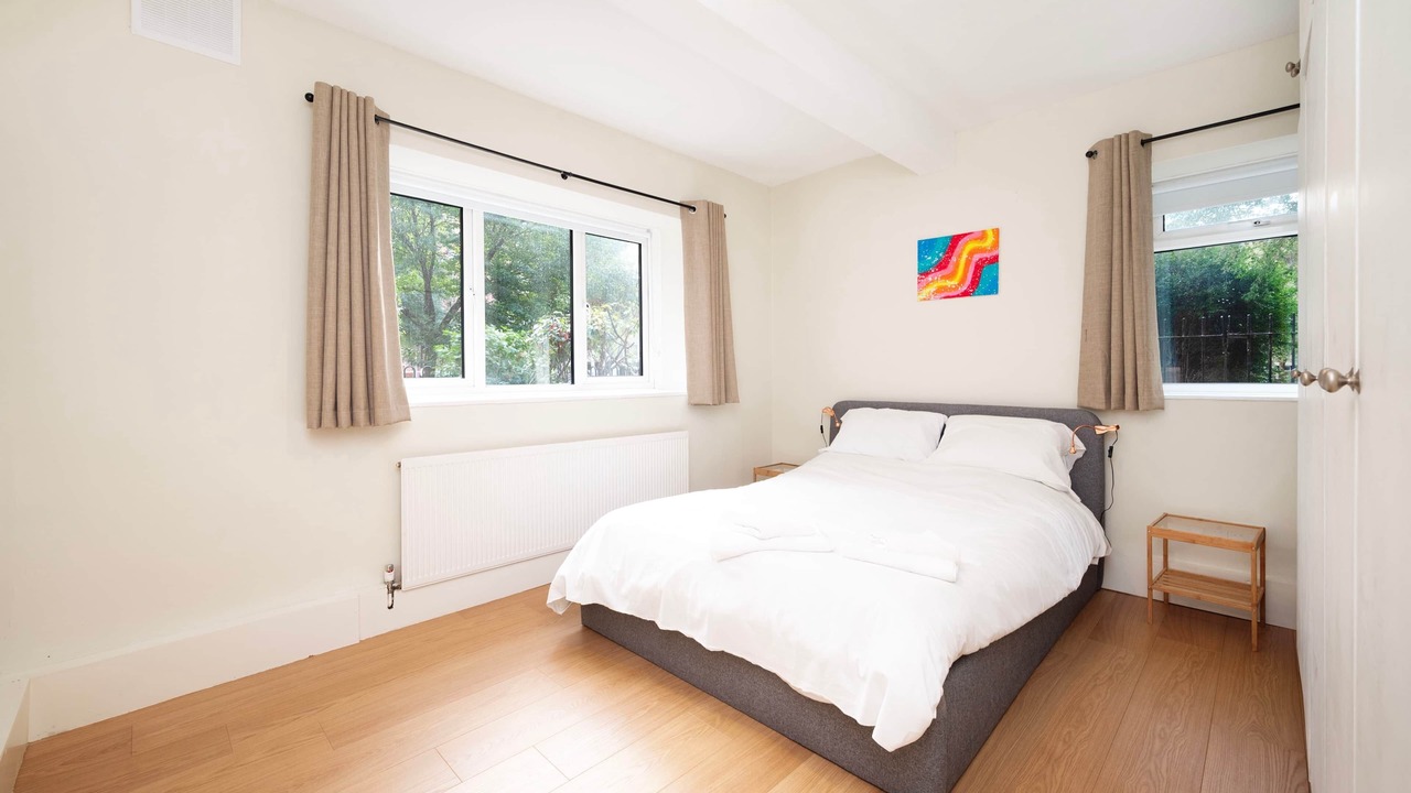 Photo of Others in Hoxton West