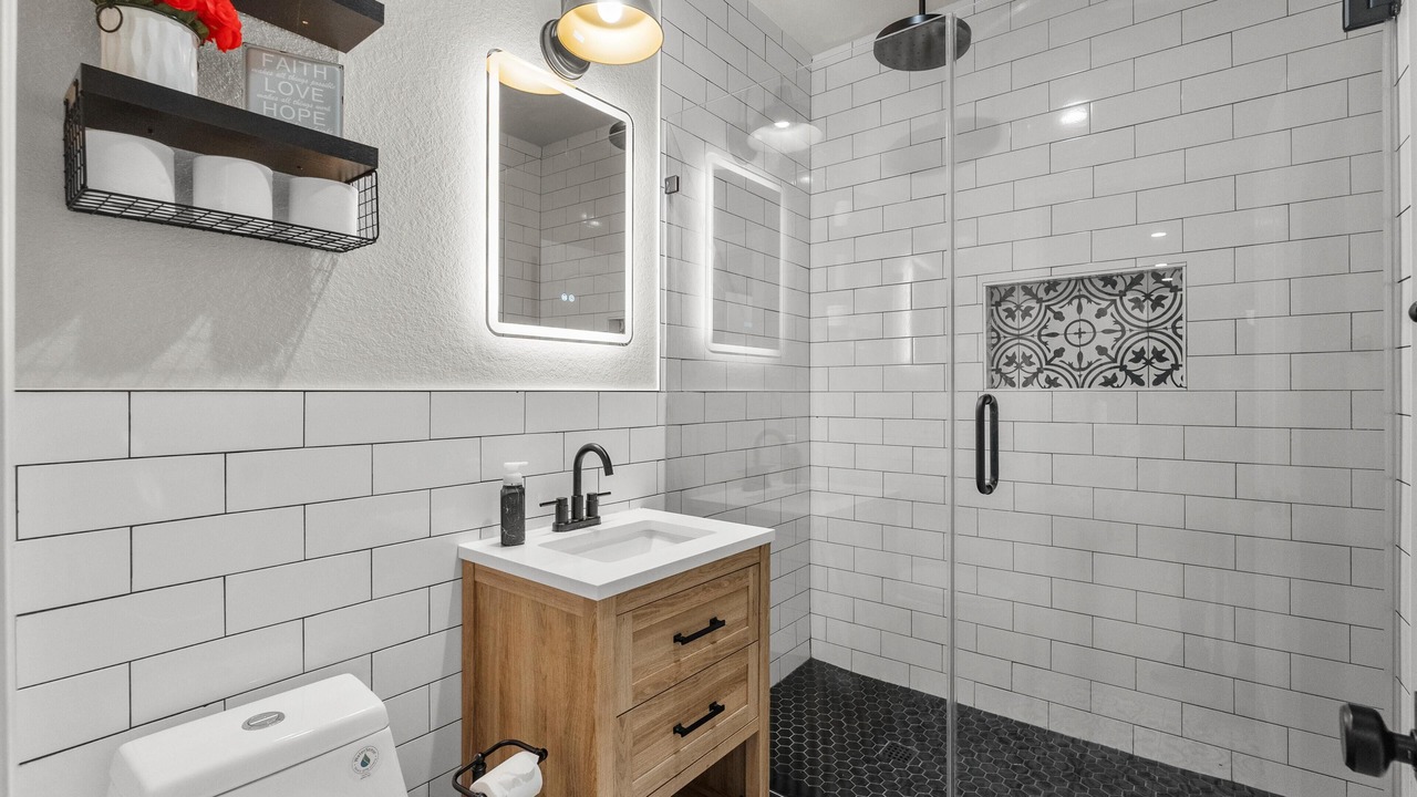 Photo of Bathroom in Alvin