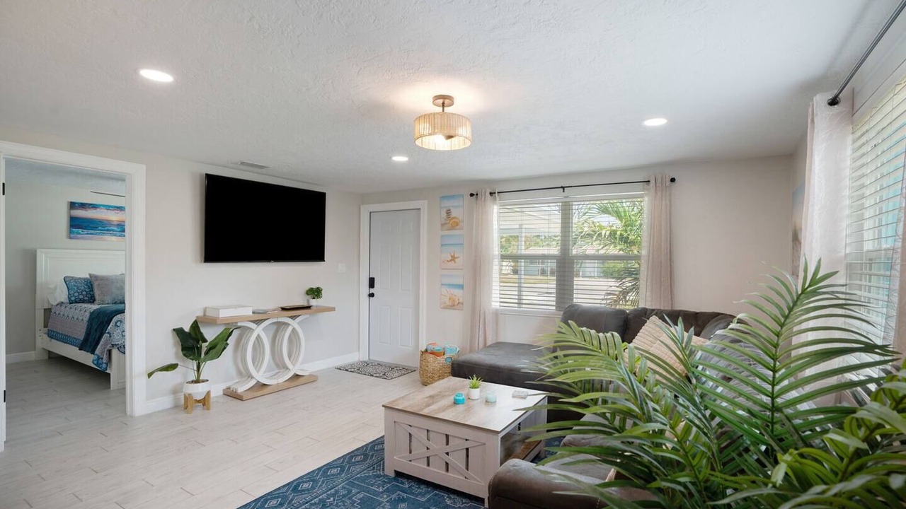 Photo of Bedroom in Bayshore Gardens