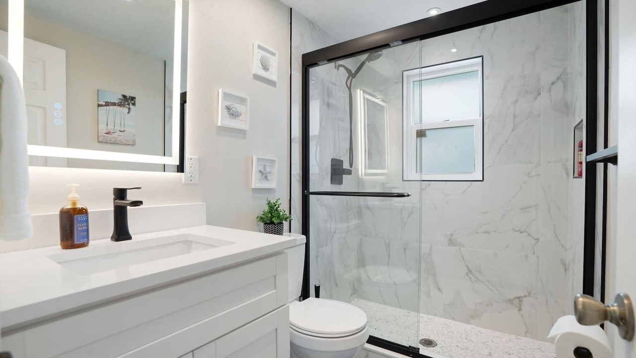 Photo of Bathroom in Bayshore Gardens